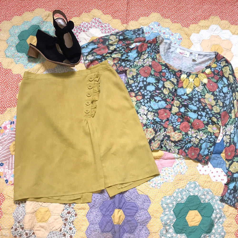 Anthropologie Skirt w/ruffle & button detail Sz12